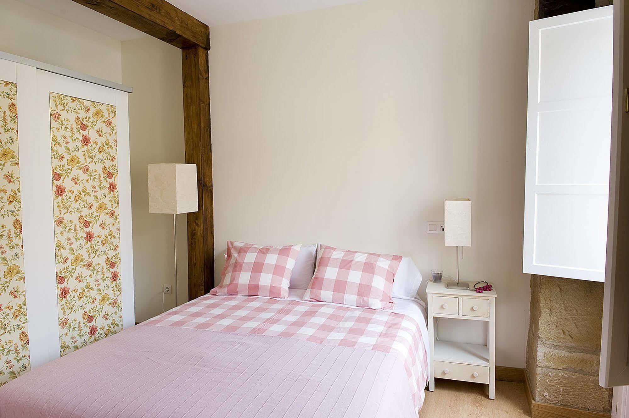 Apartamentos Turisticos Los Zapatos Morados 하로 외부 사진