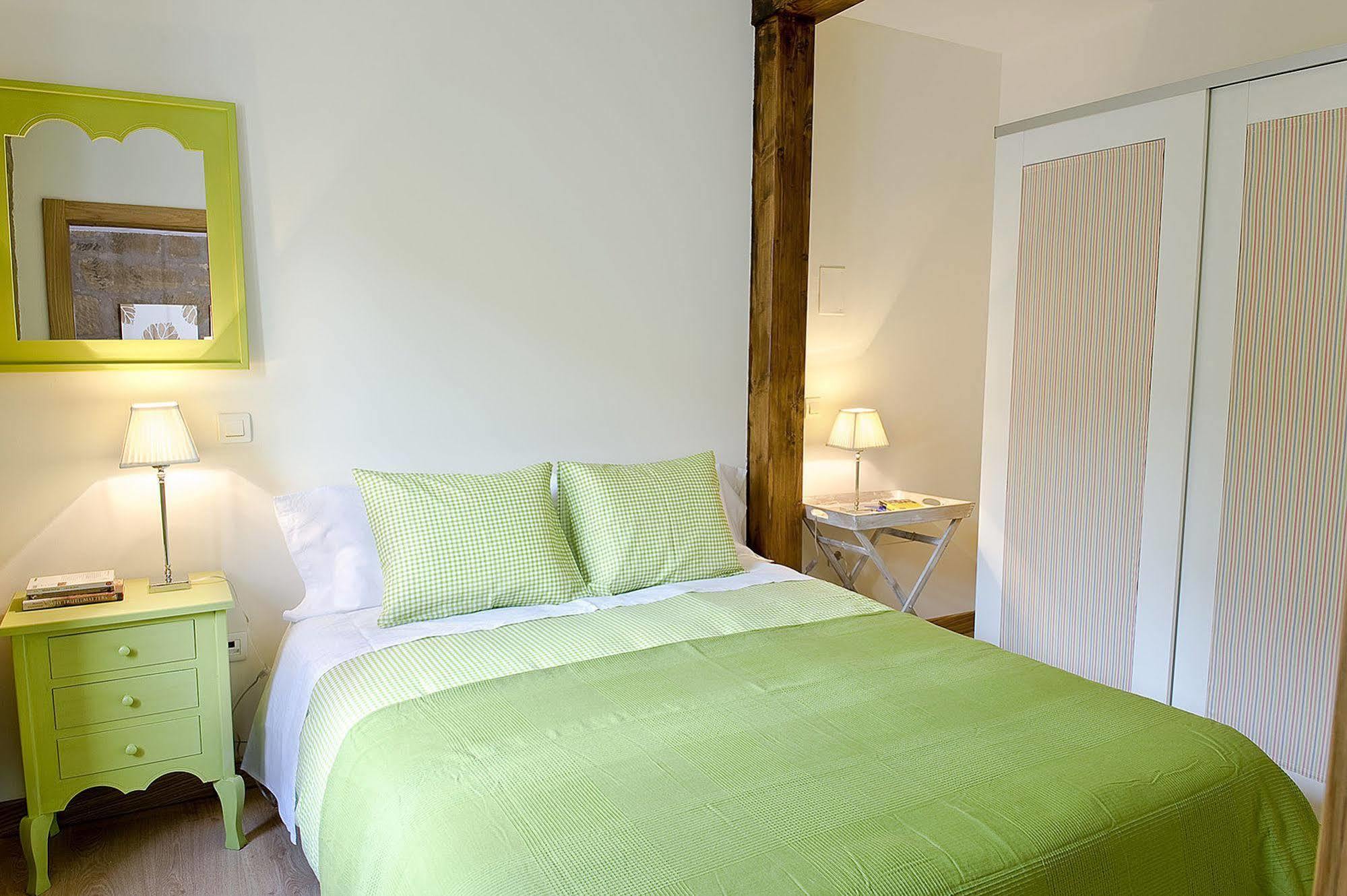 Apartamentos Turisticos Los Zapatos Morados 하로 외부 사진