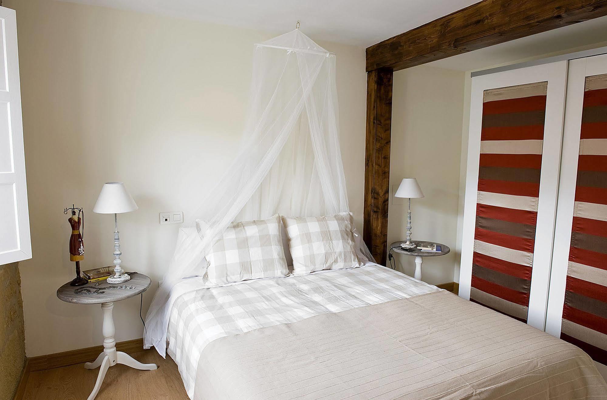 Apartamentos Turisticos Los Zapatos Morados 하로 외부 사진